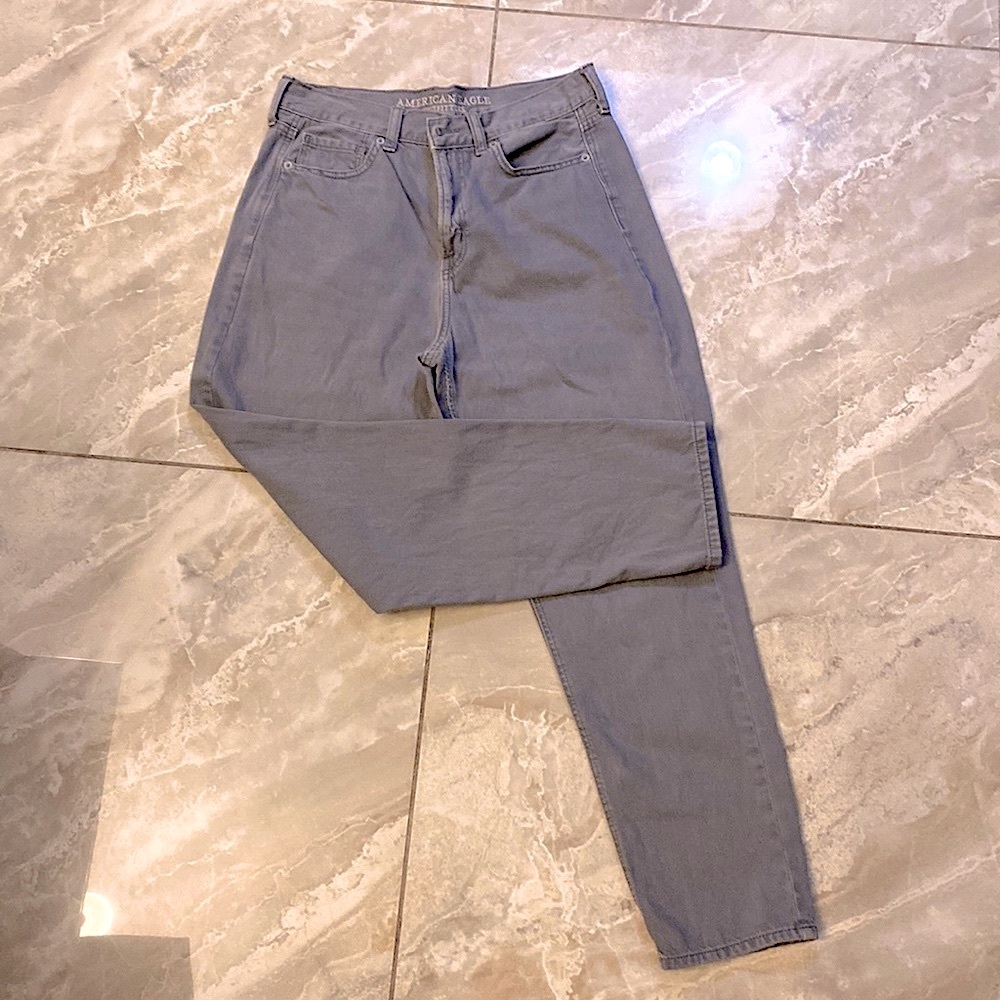AE mom jean standard size 10